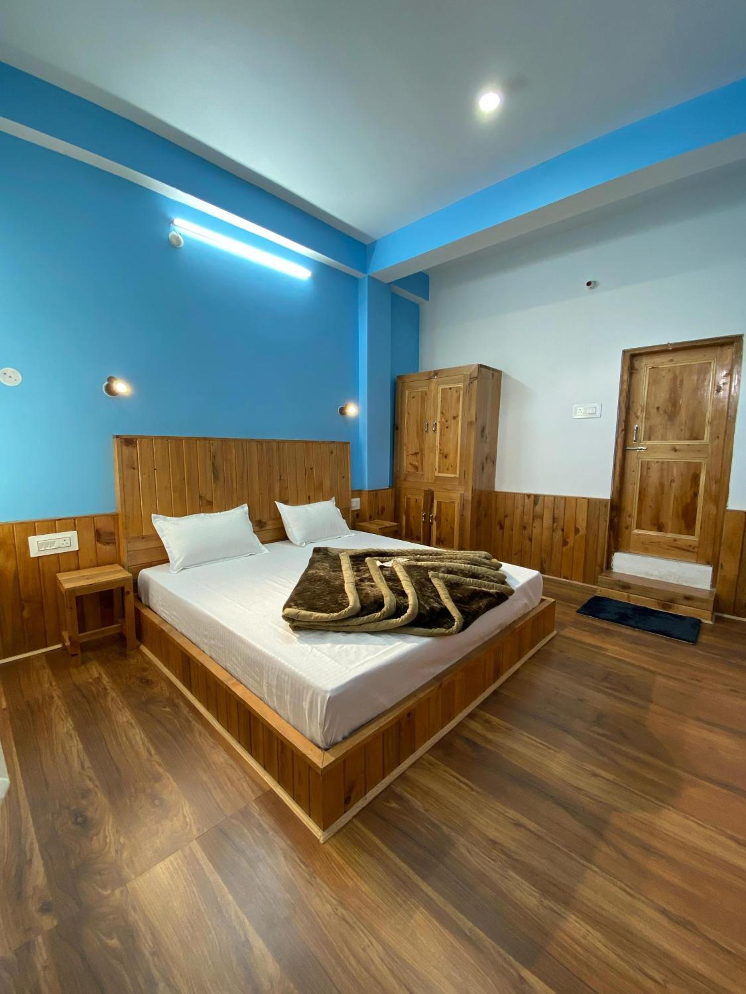 Diya Mountain House Tirthan Banjār Exterior foto